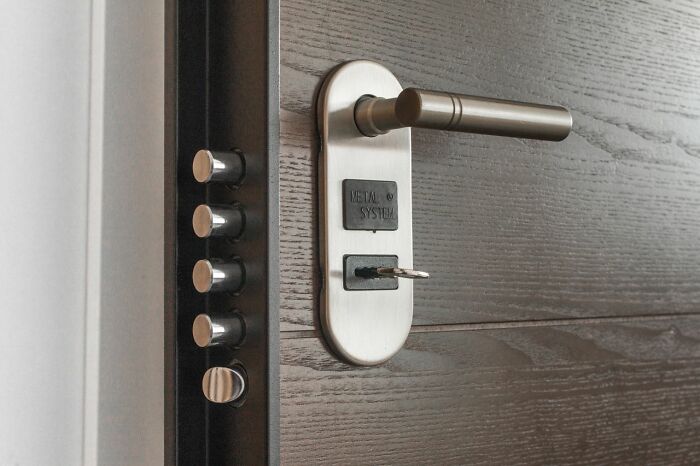 40 Safety Tips That Are Genius Ways For Women Living Alone To Protect Themselves