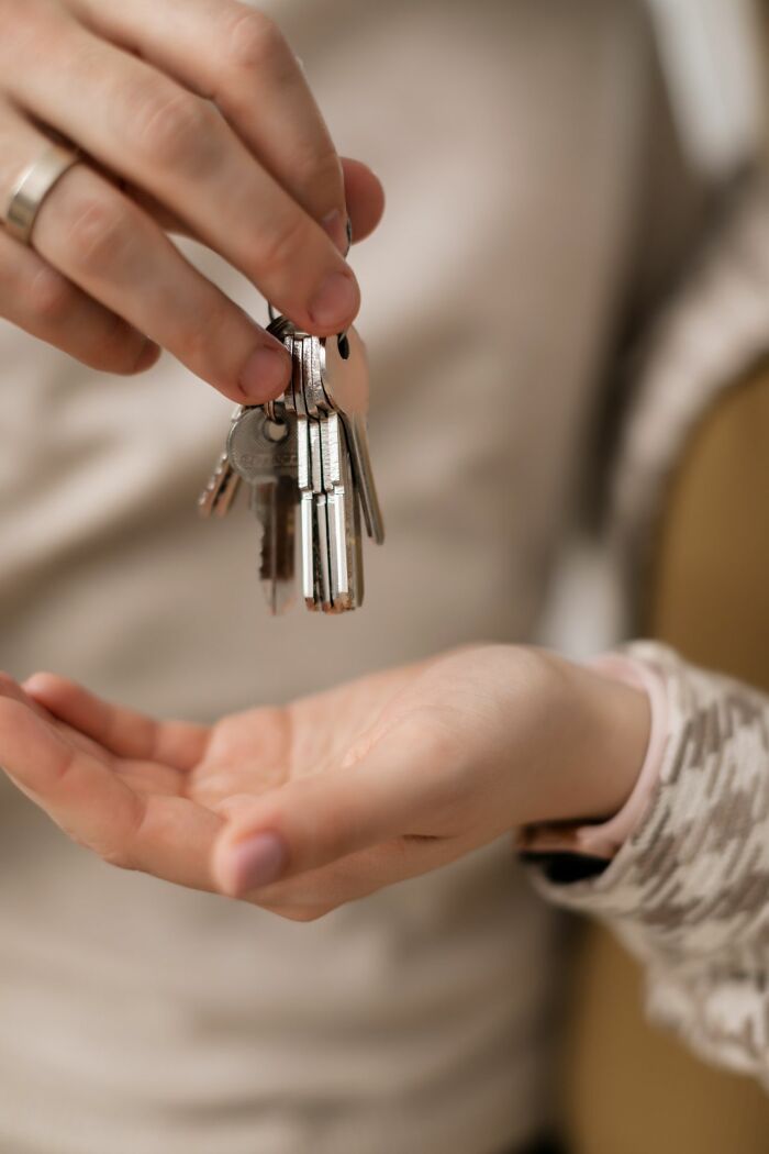 40 Safety Tips That Are Genius Ways For Women Living Alone To Protect Themselves