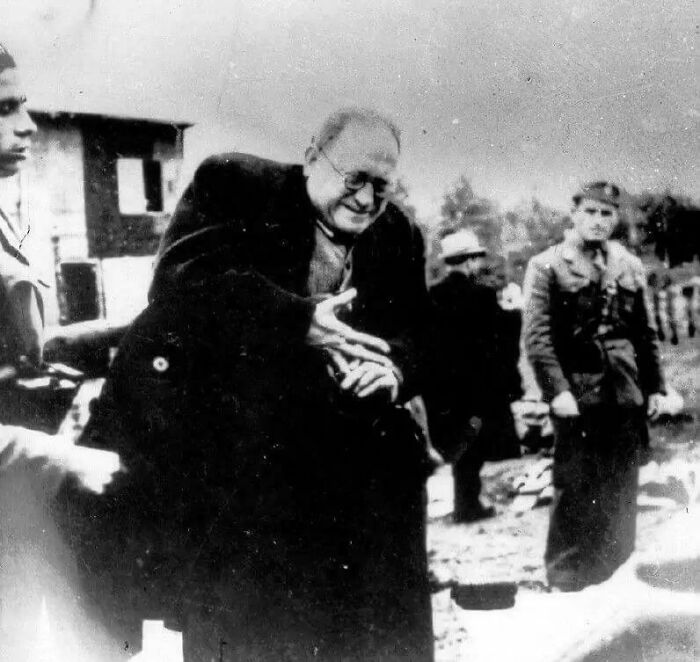 83 Fascinating And Emotional Historical Photos That Don&rsquo;t Let Us Forget The Past (New Pics)