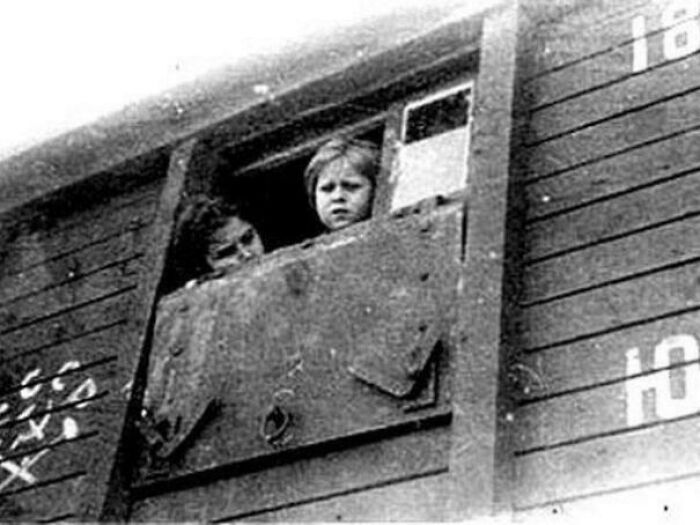 83 Fascinating And Emotional Historical Photos That Don&rsquo;t Let Us Forget The Past (New Pics)