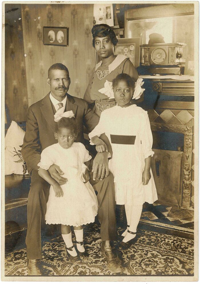 83 Fascinating And Emotional Historical Photos That Don&rsquo;t Let Us Forget The Past (New Pics)
