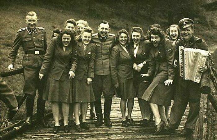 83 Fascinating And Emotional Historical Photos That Don&rsquo;t Let Us Forget The Past (New Pics)
