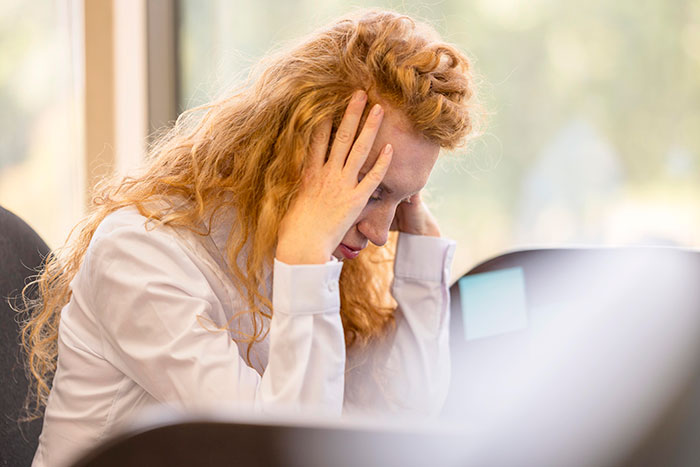 Friend&rsquo;s Musty Smell Starts Clearing Rooms, Woman Dreads Being The One Who Finally Tells Her