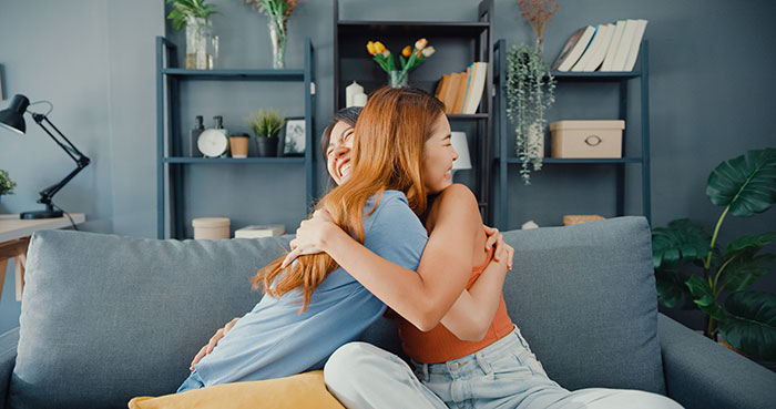 Friend&rsquo;s Musty Smell Starts Clearing Rooms, Woman Dreads Being The One Who Finally Tells Her
