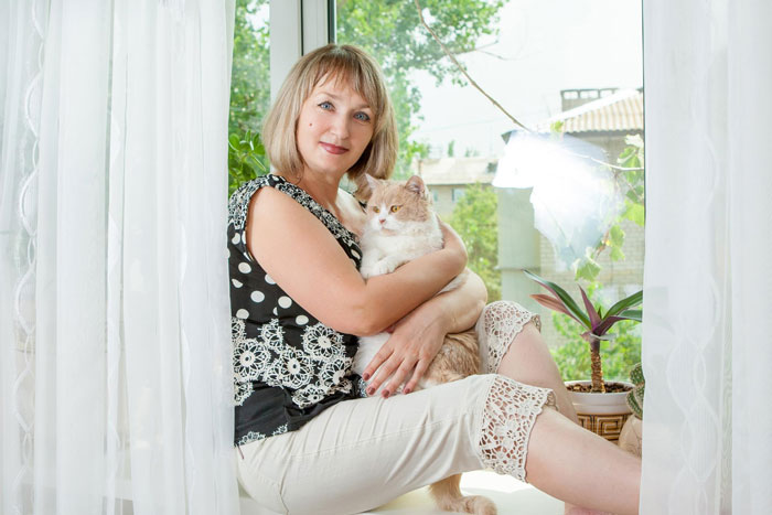 Neighbors Ignore Woman&rsquo;s Warnings About Their Dogs, Learn She&rsquo;s Not So Sweet After They Attack Her Cat