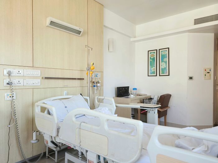 18-Year-Old Almost Lost Her Life After Brushing Off Sepsis Symptoms As A “Bad Hangover”