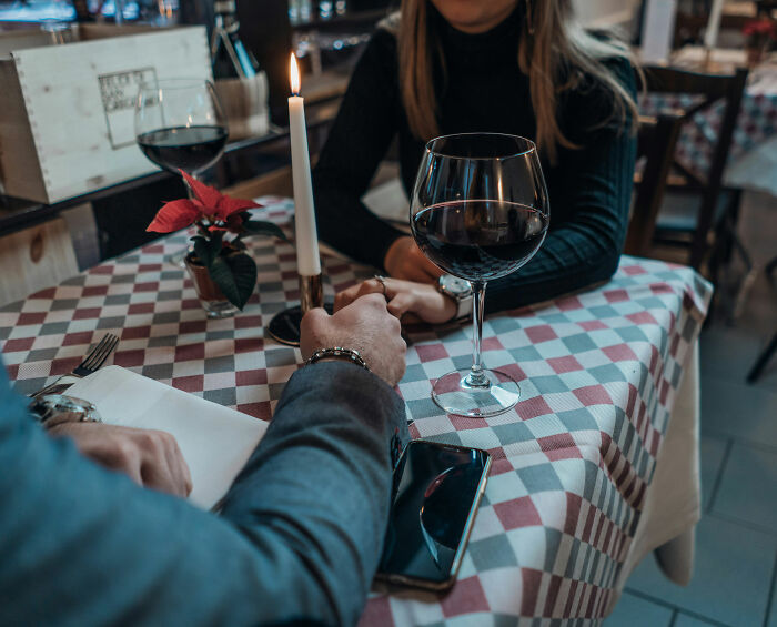 “We’re Cooked”: Man Shares Results Of His “Becky Experiment” After Testing Four Different Dating Profiles “We’re Cooked”: Man Shares Results Of His “Becky Experiment” After Testing Four Different Dating Profiles