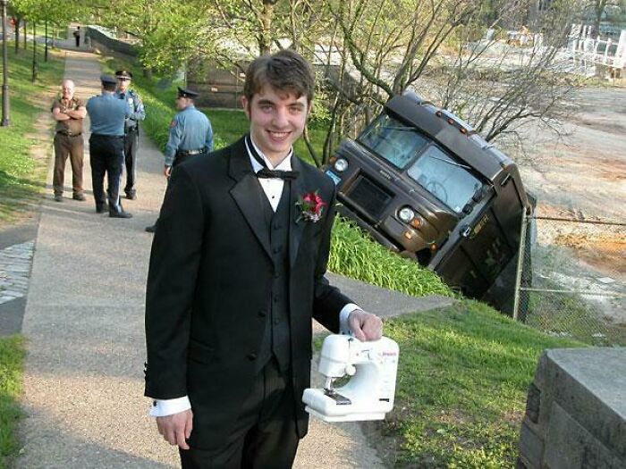 118 Unhinged Images That Made People Go “Hmmm”