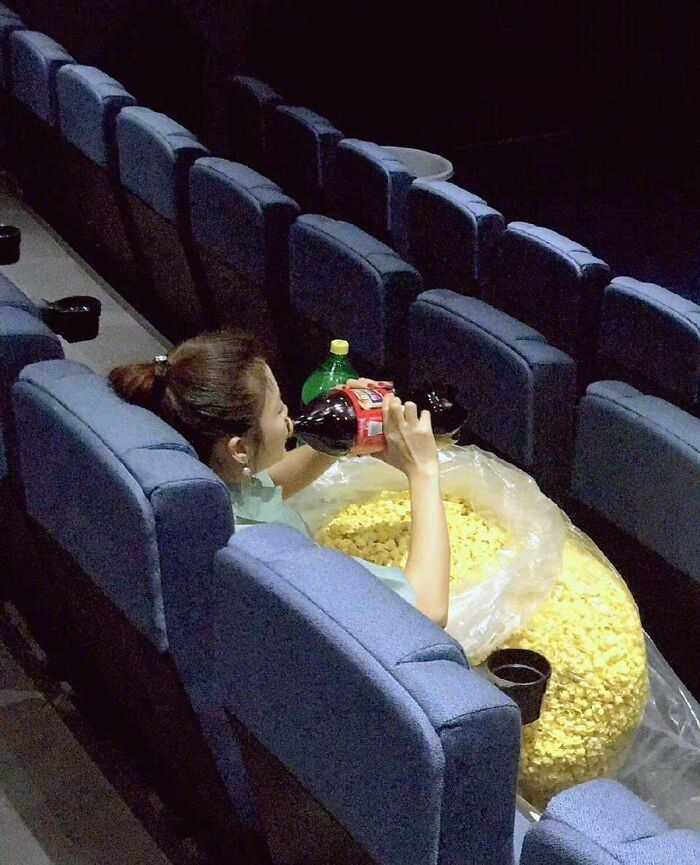 118 Unhinged Images That Made People Go “Hmmm”