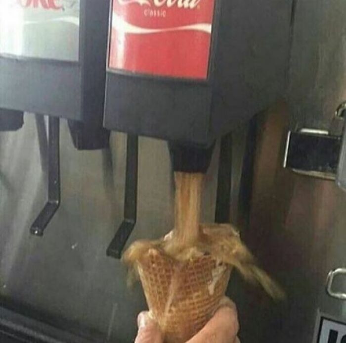 118 Unhinged Images That Made People Go “Hmmm”