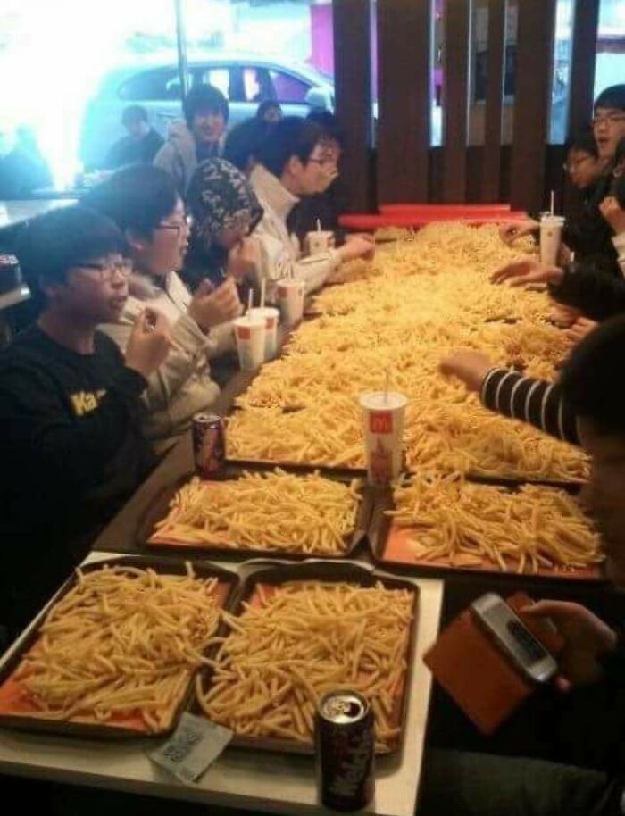 118 Unhinged Images That Made People Go “Hmmm”
