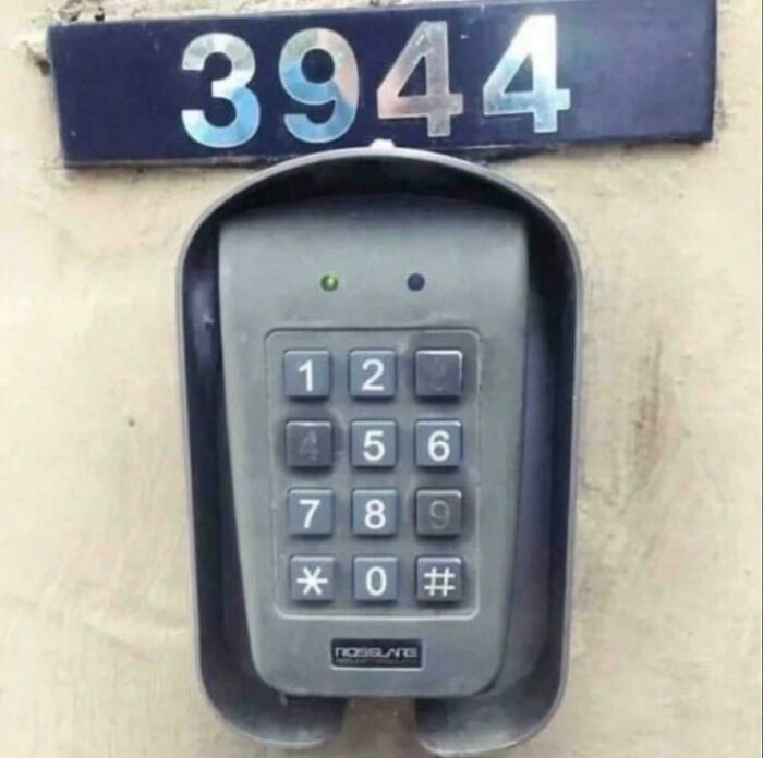 118 Unhinged Images That Made People Go “Hmmm”