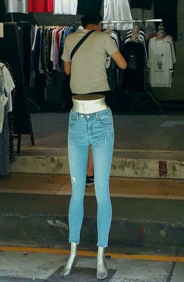 118 Unhinged Images That Made People Go “Hmmm”