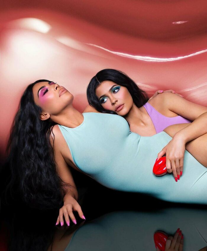 37 Photoshop Fails That Embarrassingly Exposed Celebrities