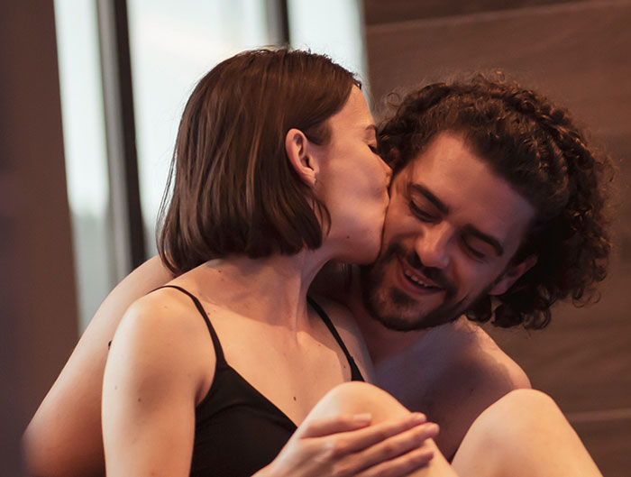 Husband Starts Acting Like A “Psycho” After His Affair With A Younger Coworker Comes To Light Husband Starts Acting Like A “Psycho” After His Affair With A Younger Coworker Comes To Light