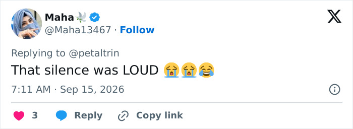 Fans Cringe At Stars’ Emmy Presentation As Their Joke Is Met With Silent Stares Fans Cringe At Stars’ Emmy Presentation As Their Joke Is Met With Silent Stares