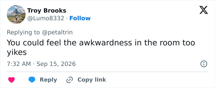 Fans Cringe At Stars’ Emmy Presentation As Their Joke Is Met With Silent Stares Fans Cringe At Stars’ Emmy Presentation As Their Joke Is Met With Silent Stares