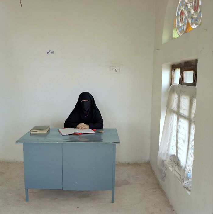 This Photographer’s Project Documented The People And Offices Behind Bureaucracy Around The World (15 Pics) This Photographer’s Project Documented The People And Offices Behind Bureaucracy Around The World (15 Pics)