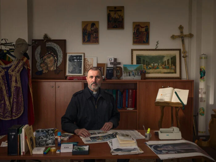 This Photographer’s Project Documented The People And Offices Behind Bureaucracy Around The World (15 Pics) This Photographer’s Project Documented The People And Offices Behind Bureaucracy Around The World (15 Pics)