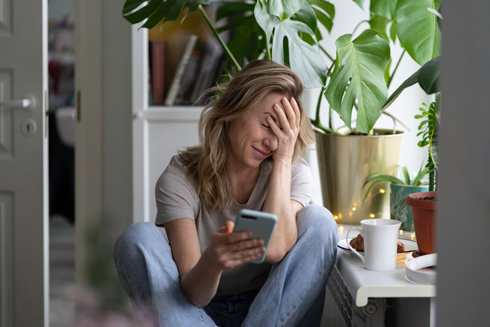 Woman Arranges A Tinder Date For BF And He Has No Idea His Side Chick Is The Same As His Main One