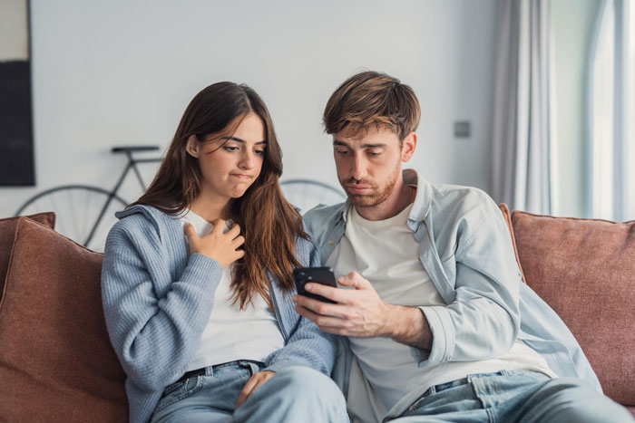 Woman Arranges A Tinder Date For BF And He Has No Idea His Side Chick Is The Same As His Main One