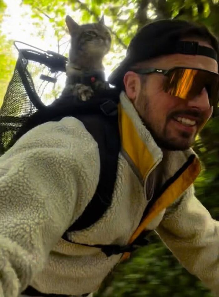 This Owner Brings His Cat Everywhere And They Go On All Kinds Of Crazy Adventures Together (33 New Pics)