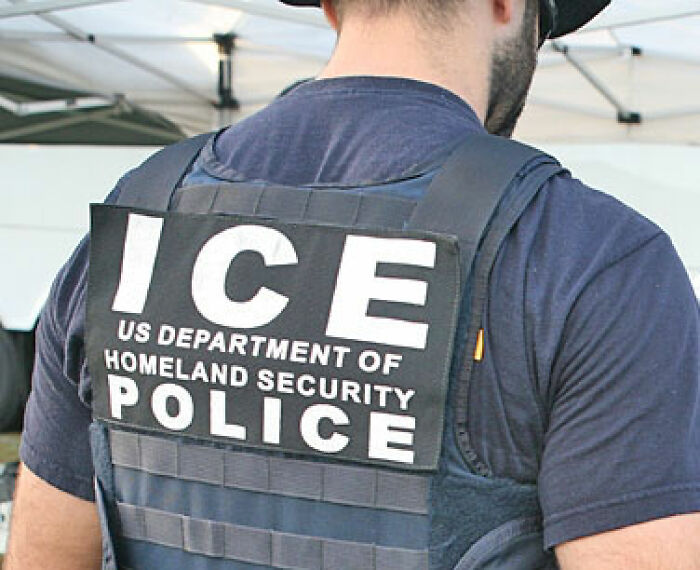 Fence Builders Have Brilliantly Brutal Response After Male Karen Refuses To Pay Them And Threatens To Call ICE