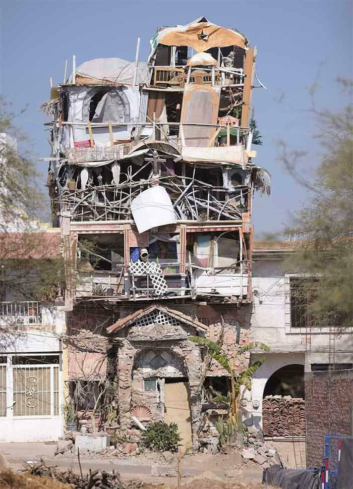 71 Urban Landscapes So Bleak They Look Like Humanity Gave Up Halfway Through (New Pics)