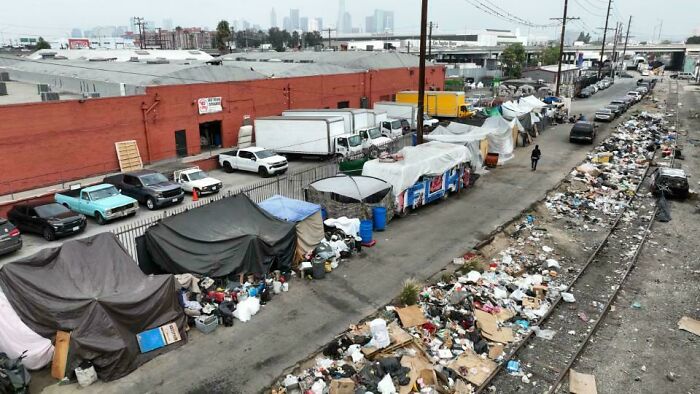 71 Urban Landscapes So Bleak They Look Like Humanity Gave Up Halfway Through (New Pics)