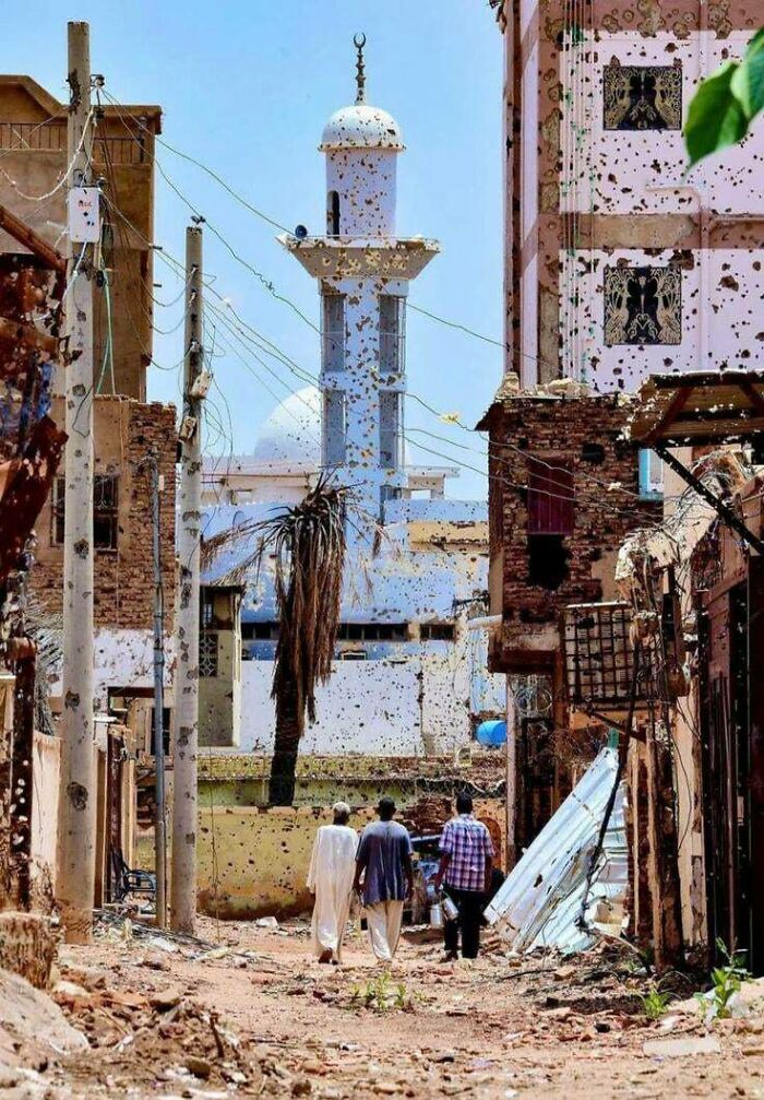 71 Urban Landscapes So Bleak They Look Like Humanity Gave Up Halfway Through (New Pics)