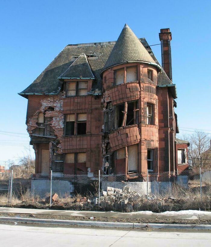 71 Urban Landscapes So Bleak They Look Like Humanity Gave Up Halfway Through (New Pics)