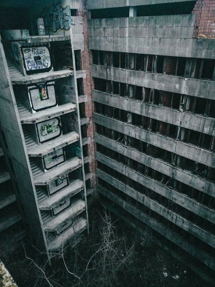 71 Urban Landscapes So Bleak They Look Like Humanity Gave Up Halfway Through (New Pics)