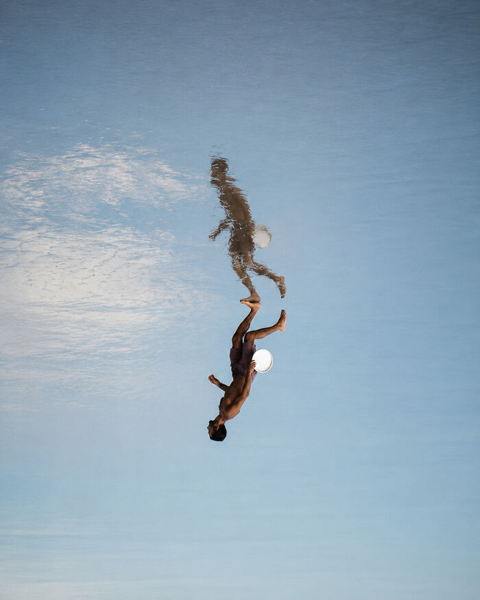 This Photographer Uses Negative Space To Turn Beach Scenes Into Minimalist Art (30 Pics) This Photographer Uses Negative Space To Turn Beach Scenes Into Minimalist Art (30 Pics)
