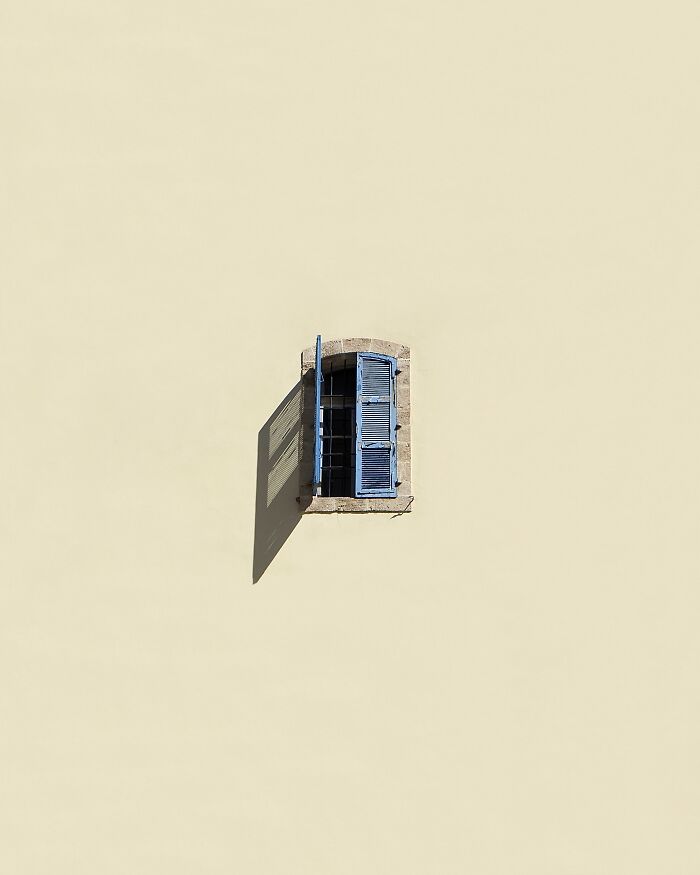 This Photographer Uses Negative Space To Turn Beach Scenes Into Minimalist Art (30 Pics) This Photographer Uses Negative Space To Turn Beach Scenes Into Minimalist Art (30 Pics)