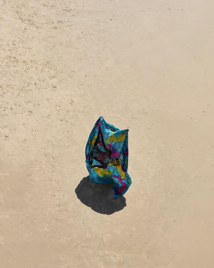 This Photographer Uses Negative Space To Turn Beach Scenes Into Minimalist Art (30 Pics) This Photographer Uses Negative Space To Turn Beach Scenes Into Minimalist Art (30 Pics)