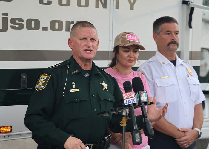 Mom Learns Missing Son Was Found Live During Press Conference, But Her Reaction Is Raising Eyebrows Mom Learns Missing Son Was Found Live During Press Conference, But Her Reaction Is Raising Eyebrows
