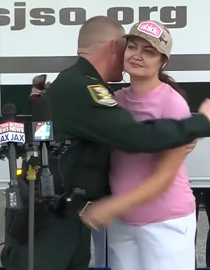 Mom Learns Missing Son Was Found Live During Press Conference, But Her Reaction Is Raising Eyebrows Mom Learns Missing Son Was Found Live During Press Conference, But Her Reaction Is Raising Eyebrows