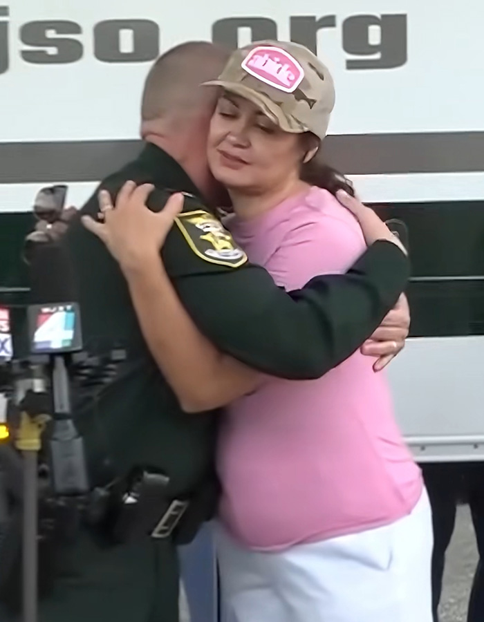 Mom Learns Missing Son Was Found Live During Press Conference, But Her Reaction Is Raising Eyebrows Mom Learns Missing Son Was Found Live During Press Conference, But Her Reaction Is Raising Eyebrows