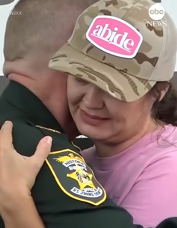 Mom Learns Missing Son Was Found Live During Press Conference, But Her Reaction Is Raising Eyebrows Mom Learns Missing Son Was Found Live During Press Conference, But Her Reaction Is Raising Eyebrows
