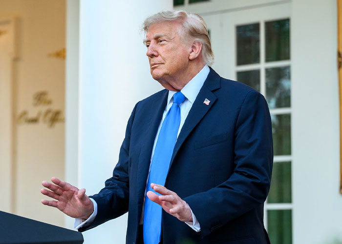 White House Finally Responds To Viral Image Appearing To Show Trump Kissing His Assistant Natalie Harp White House Finally Responds To Viral Image Appearing To Show Trump Kissing His Assistant Natalie Harp