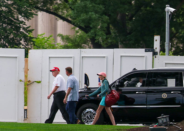 White House Finally Responds To Viral Image Appearing To Show Trump Kissing His Assistant Natalie Harp White House Finally Responds To Viral Image Appearing To Show Trump Kissing His Assistant Natalie Harp