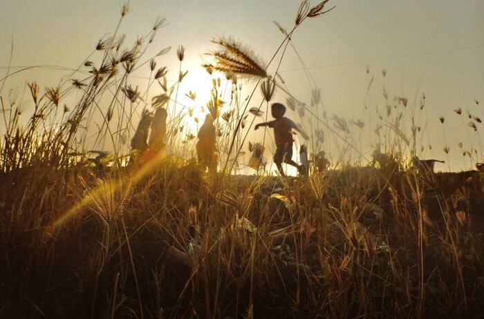 The Art Of Noticing Everyday Life Without Being Seen By This Indonesian Photographer (52 Pics) The Art Of Noticing Everyday Life Without Being Seen By This Indonesian Photographer (52 Pics)