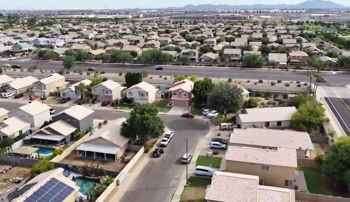People Furious With HOA After They Seized And Sold Man’s $450K Home Because He Owed Less Than $1K People Furious With HOA After They Seized And Sold Man’s $450K Home Because He Owed Less Than $1K