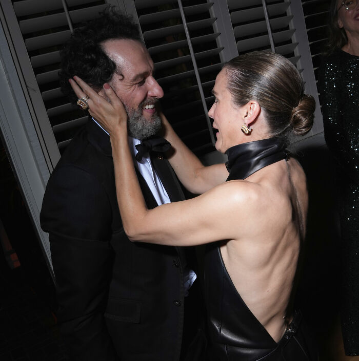 Emmy Winner Breaks Silence On Tense Moment With Wife, Body Language Expert Weighs In: “Screams Desperation” Emmy Winner Breaks Silence On Tense Moment With Wife, Body Language Expert Weighs In: “Screams Desperation”