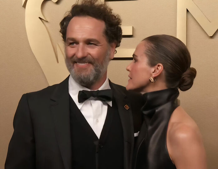 Emmy Winner Breaks Silence On Tense Moment With Wife, Body Language Expert Weighs In: “Screams Desperation” Emmy Winner Breaks Silence On Tense Moment With Wife, Body Language Expert Weighs In: “Screams Desperation”