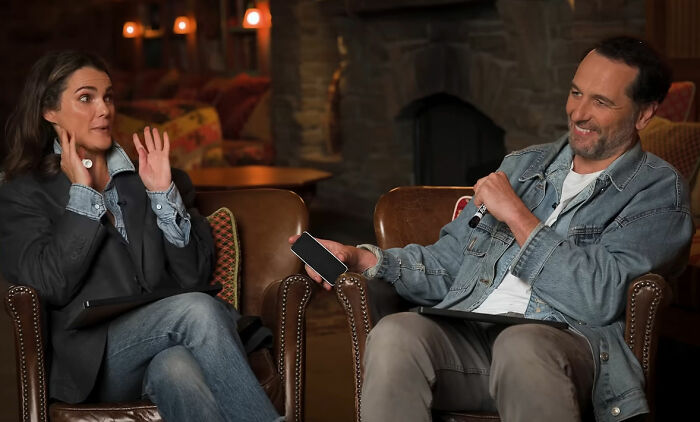 Emmy Winner Breaks Silence On Tense Moment With Wife, Body Language Expert Weighs In: “Screams Desperation” Emmy Winner Breaks Silence On Tense Moment With Wife, Body Language Expert Weighs In: “Screams Desperation”