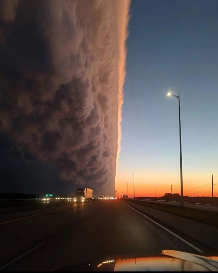 Not Everyone Is Terrified Of Massive Objects, But These 75 Pics Might Have You Thinking Otherwise