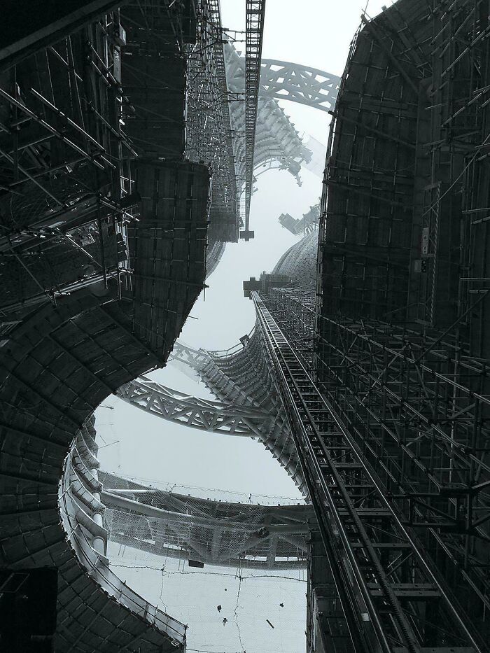 Not Everyone Is Terrified Of Massive Objects, But These 75 Pics Might Have You Thinking Otherwise
