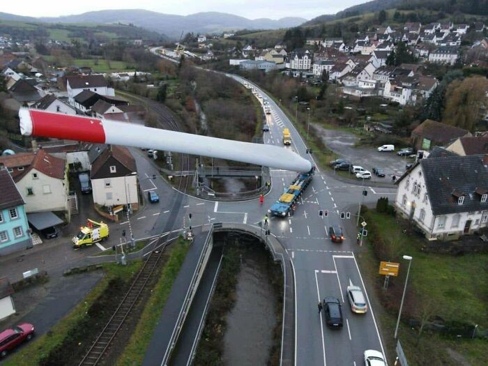 Not Everyone Is Terrified Of Massive Objects, But These 75 Pics Might Have You Thinking Otherwise