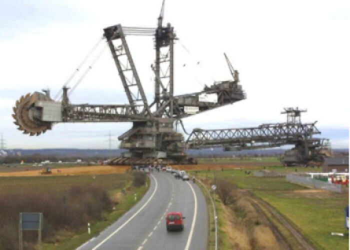Not Everyone Is Terrified Of Massive Objects, But These 75 Pics Might Have You Thinking Otherwise